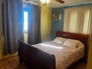 Casa de al lado - 2 bedroom house w bonus bunkhouse!