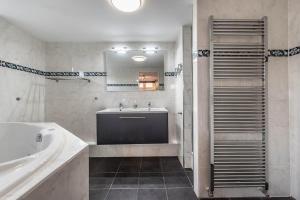 Spacious 120m2 Water Villa With Sauna Near Amsterdam