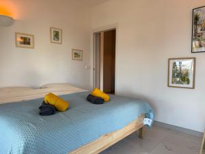 Large Luxury Apartment with garden view over the ocean