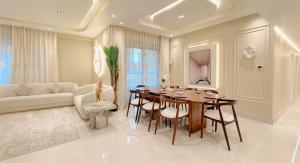 Usmans 4 Bedroom Apartment on D Beach By SLS DIRECT BEACH ACCESS FULLY SERVICED JBR