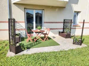 Appartements Le Sporting Land - avec entree autonome, parking prive & sa piscine ! - : photos des chambres