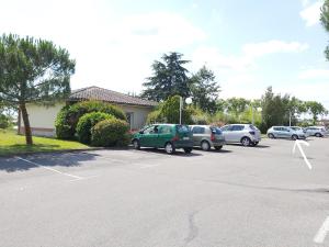 Le Sporting Land - avec entrée autonome, parking privé & sa piscine ! -