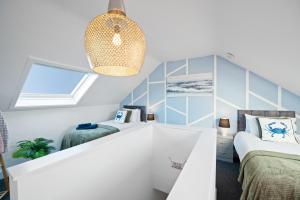 Sunny Seaside Paradise - Sleeps 5