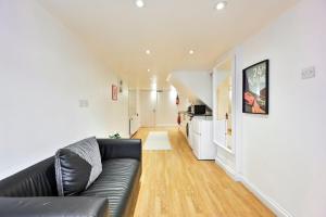 1-Bedroom Flat Near Tube