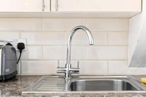 1-Bedroom Flat Near Tube