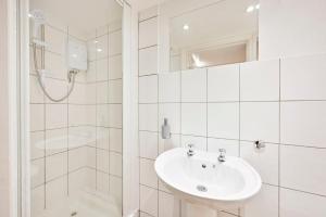 1-Bedroom Flat Near Tube