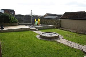 Luxury Bungalow, 3 bedrooms, 5 beds, sleeps 8, transport links, parking, Wi-Fi