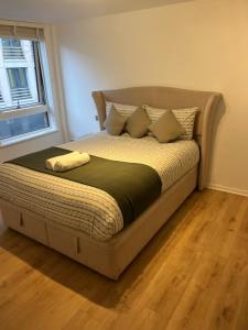 Apartment facing Covent Garden station