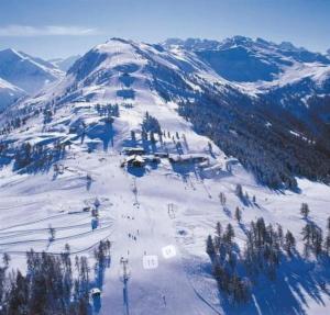 Chalet Alpin, central et parking