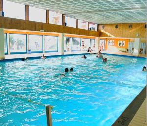 Chalet Alpin, central et parking