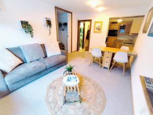 Chalet Alpin, central et parking