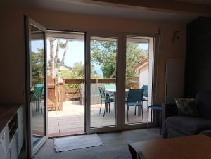 petite maison au calme - piscine en copropriété, terrasse, mer, clim