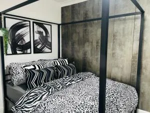 Group rental! Whole House!Sleeps 16-32 - Canford Cliffs