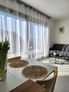 Appartements Studio lumineux avec grande terrasse et vue lac, Parking prive : photos des chambres