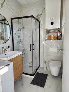 Studio lumineux avec grande terrasse et vue lac, Parking privé