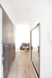 Ice Breaker Apartment