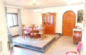 2 Bedrooms Spacious flat 7 mins to Airport