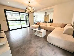 Villa moderne avec piscine privée - Rognonas