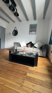 Le Gris métal, T2 duplex centre ville historique