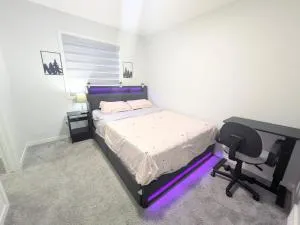 Edith Gate Luxe Bedroom 2 Homestay - YYC