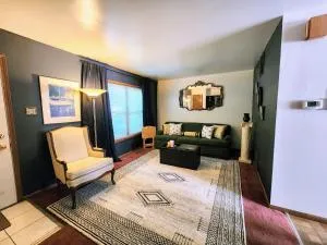 2 bedroom Home 6 mins to United Center with Parking - 西塞罗