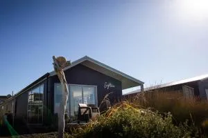 The Hideaway - Waipipi Beach - Couples Retreat - Patea