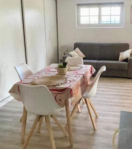 Maisons d'hotes Le Luquentia, demeure de charme, piscine, grand jardin, spa, billard : photos des chambres