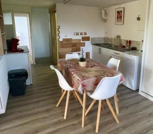 Maisons d'hotes Le Luquentia, demeure de charme, piscine, grand jardin, spa, billard : Villa Supérieure