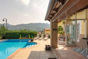 Luxury villa close to beach, mountain and golf!