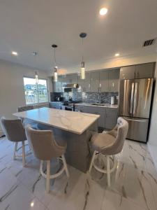 Luxury Waterfront Getaway