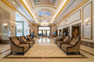 Modern Suite Free Parking View AC King Bed Kitchen