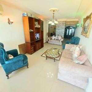 شقه علي البحر مباشر غرفتين نوم و 2 الدور السادس حمام