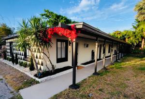 Beach Bungalow By The Sea 1