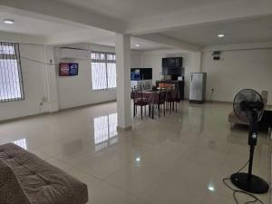 Kandy Panoramic MPM Deluxe balcony suit-Aircon4B2