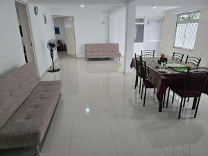 Kandy Panoramic MPM Deluxe balcony suit-Aircon4B2