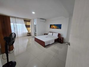 Kandy Panoramic MPM Deluxe balcony suit-Aircon-4B3