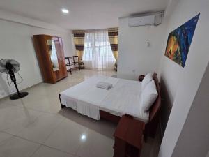 Kandy Panoramic MPM Deluxe balcony suit-Aircon-4B3