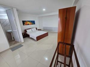 Kandy Panoramic MPM Deluxe balcony suit-Aircon-4B3