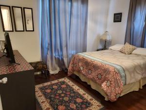 Cozy Vintage Casita 2BR 1 bath Separate 3BR Studio 1 bath Sleeps 6 persons