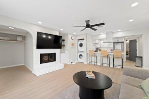 Stylish & Bright 5 Star Location Ocean View Queen Beds