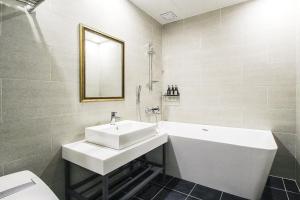 Jangyu Brown Dot Hotel Water Park Branch