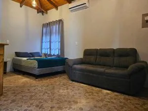 Cabaña junto al río - Naranjito