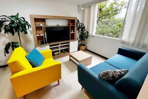 Primavera en casa, Manila Medellín