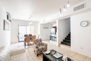 El Conquistador House in Hermosillo 3 BR with Pool