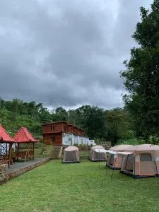 Dewi Camp - The Valley House Ci Dwi Resort - 梳邦再也