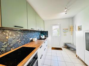 Maisons de vacances Charmante maisonnette a Fouras, 200m de la plage, ideale pour 4 personnes - FR-1-709-86 : photos des chambres