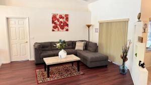 Cozy Private Home Close to the I95 Exit 284