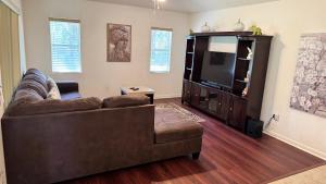 Cozy Private Home Close to the I95 Exit 284