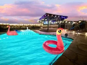 Half ACRE Lux Pool SPA with FIREPIT ARCADE Grill Sleeps 40 - 埃尔卡洪