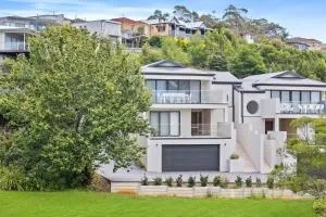 Marlies at Long Beach - Maloney's Beach